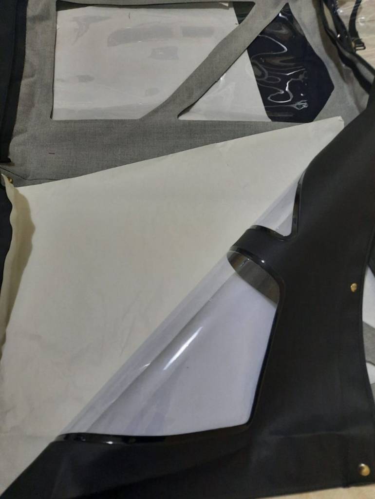 Soft top nero con vetri trasparenti